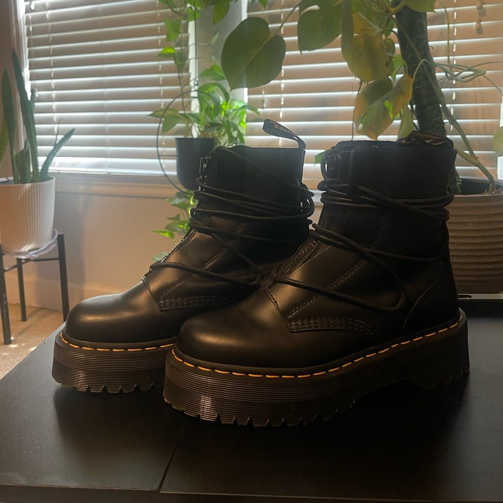 Dr. Martens Jarrick II Platform Boots